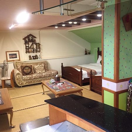 Ocean Deep Hostel Toucheng Bagian luar foto